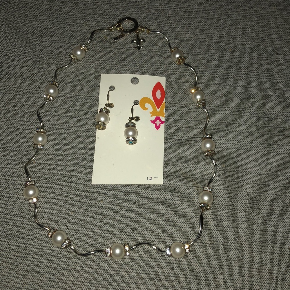 Necklace and earring set